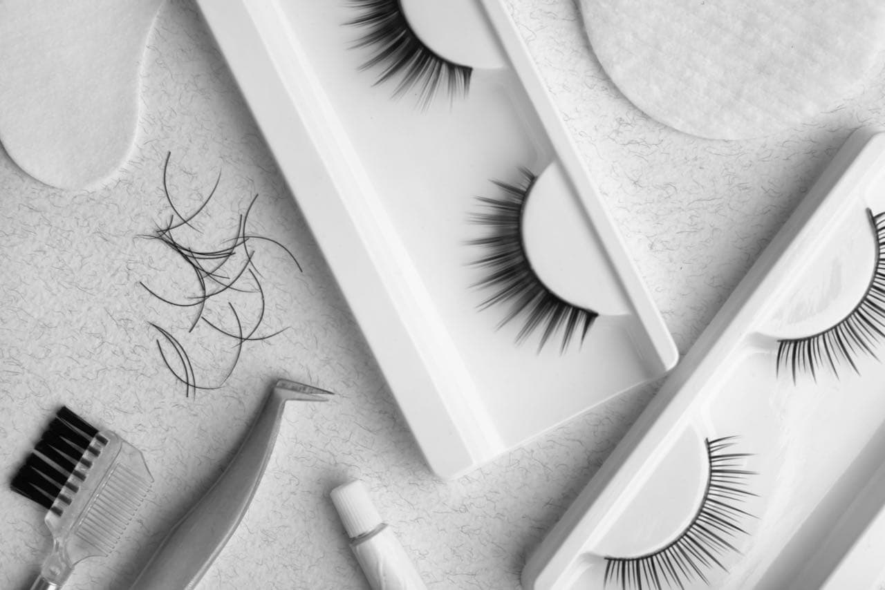 8 DIY Eyelash Techniques For Length And Volume