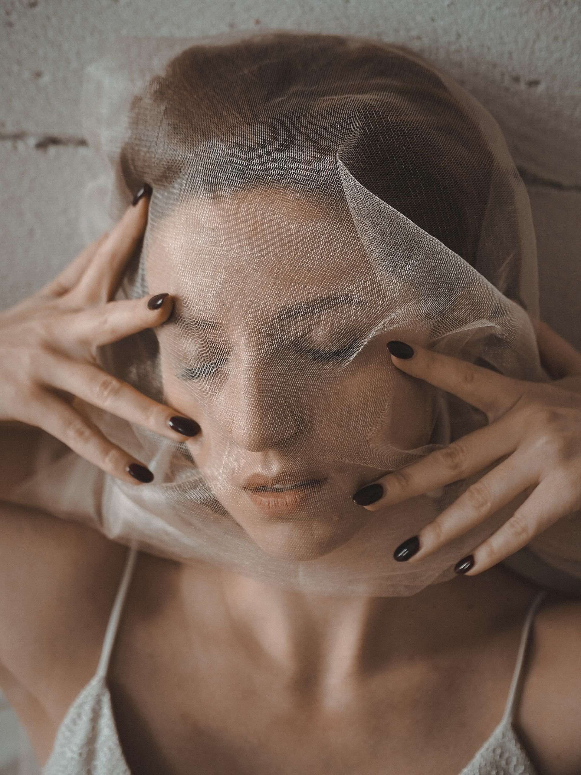 The AEDIT team covers Brandi Glanville's Facial Health Story: An Expert Explains How Doctors Look for Answers.